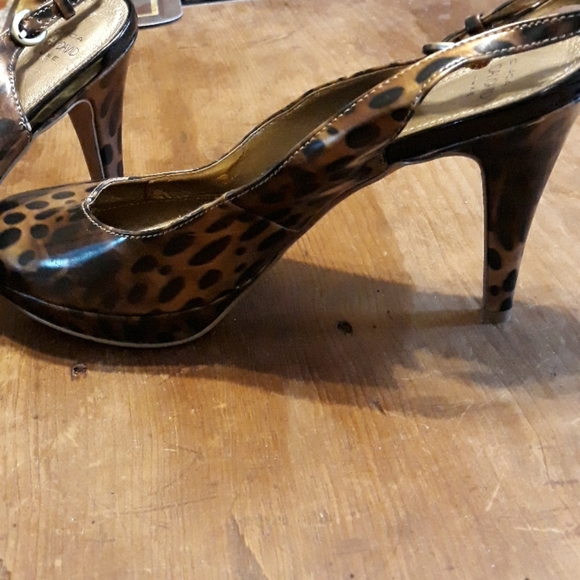 Joan &David Circa Luxe Precia Leopard Heels - Picture 2 of 9